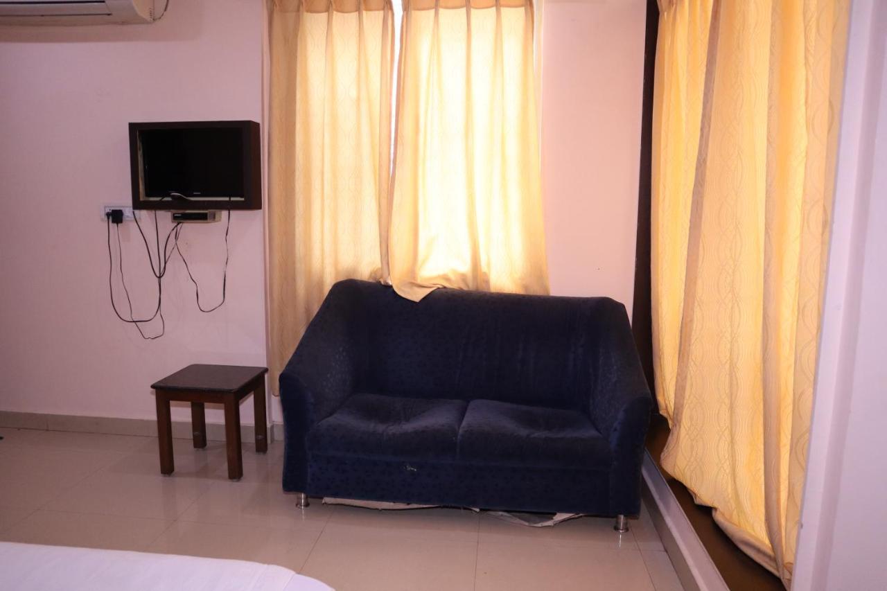 Smilestay Bns Lodge Bangalore Exteriör bild